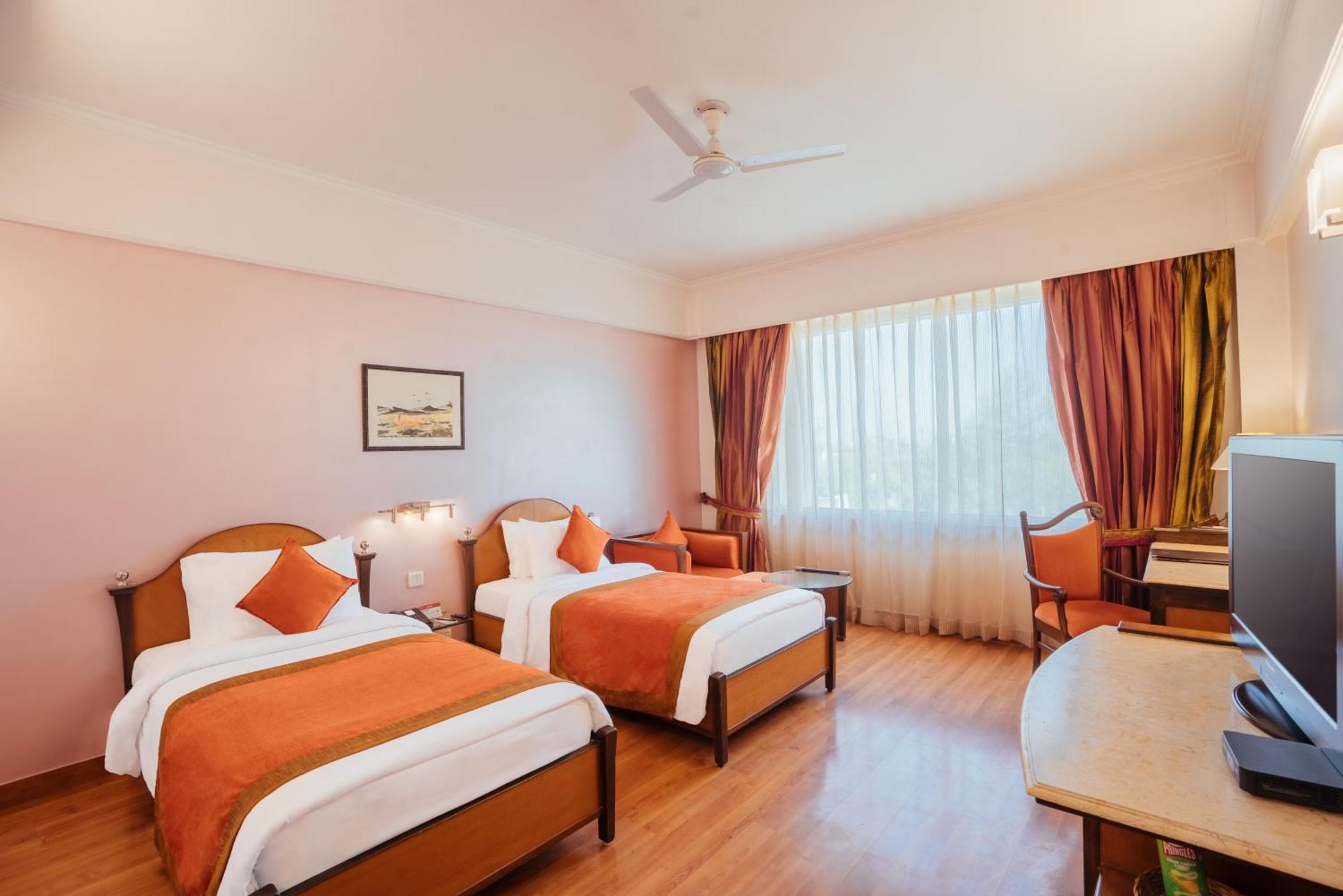 The Piccadily Hotel Lucknow Luaran gambar