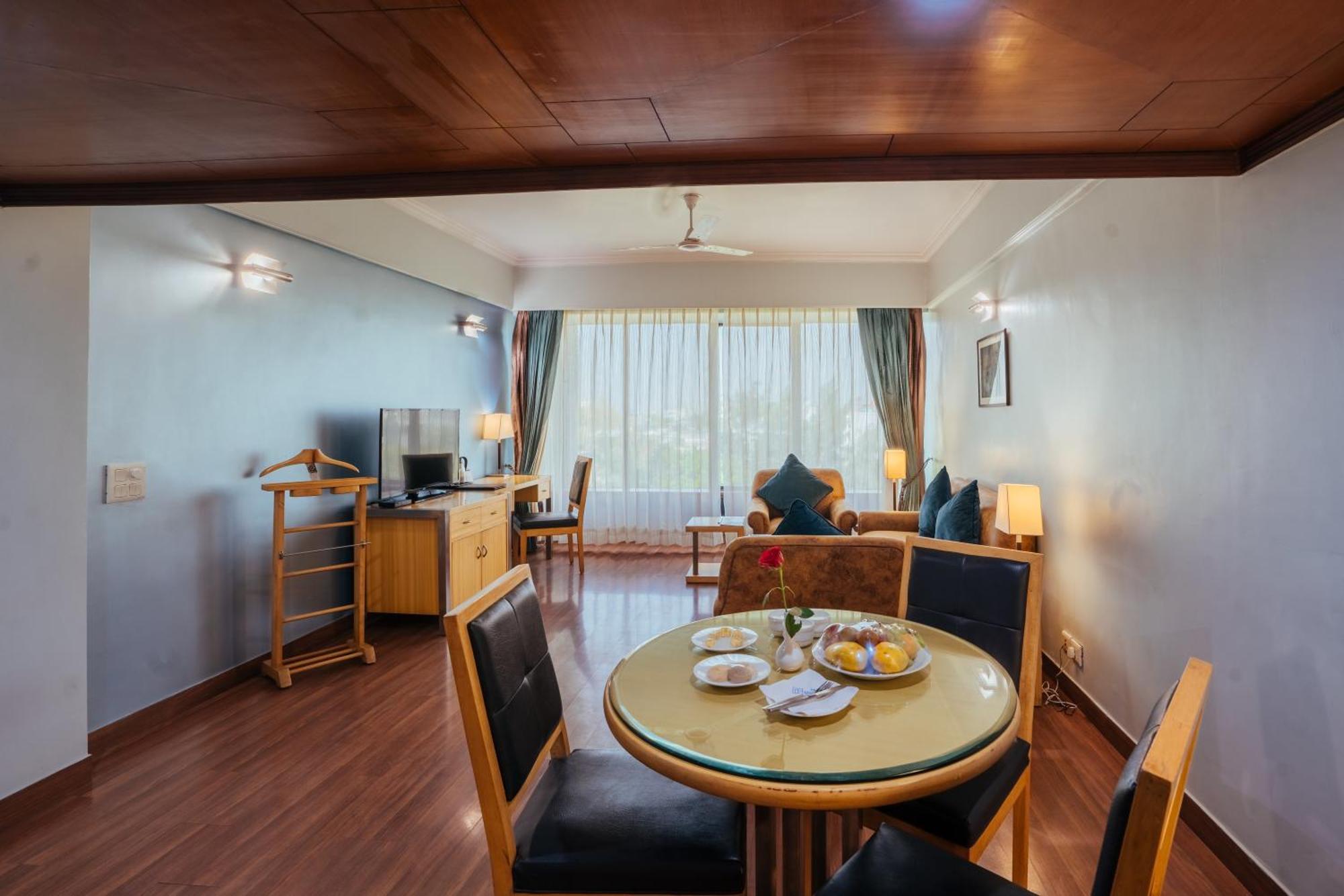The Piccadily Hotel Lucknow Luaran gambar